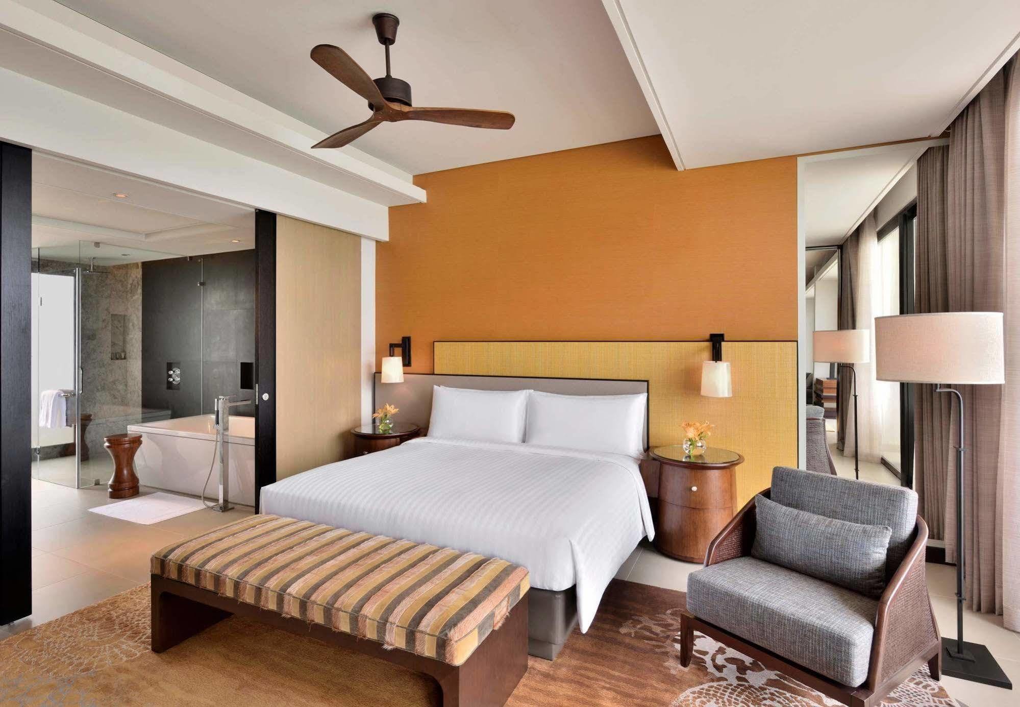 Hotel Bay Marriott &